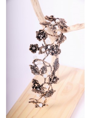 Golden flowers crown