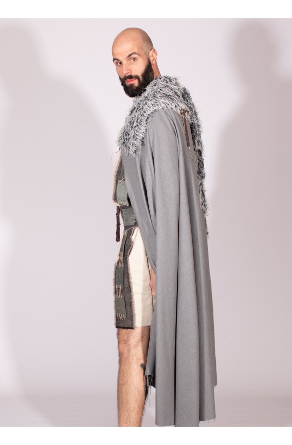 Capa celta gris con tejido vegano de...