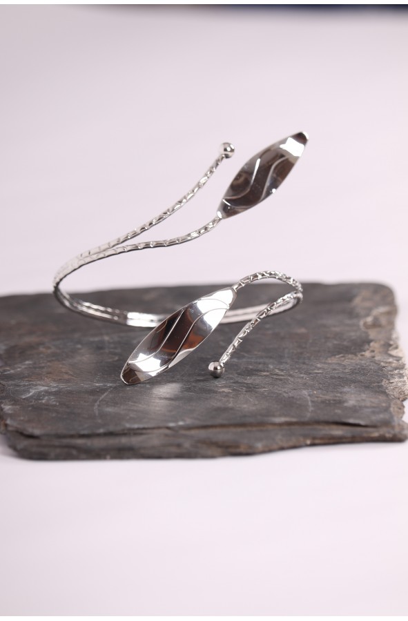 Silver plated bracelet with leaves