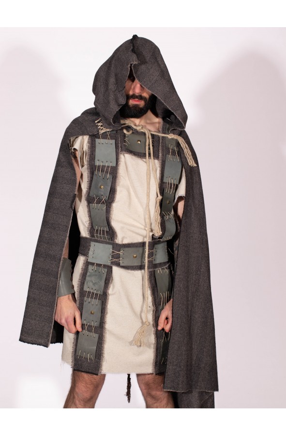 Capa medieval de paño con capucha