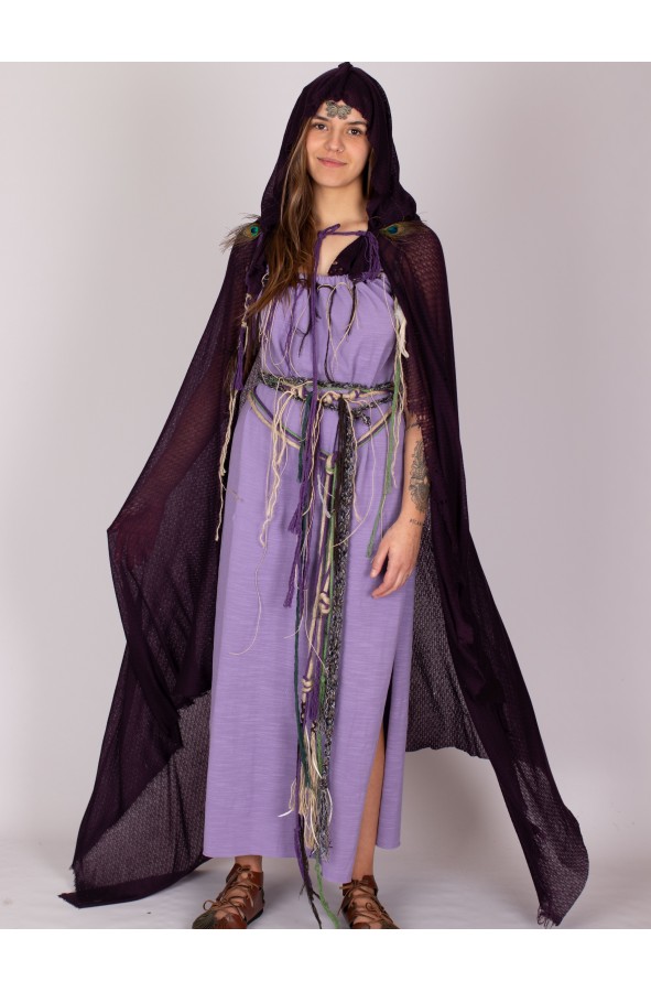 Vestido medieval malva con plumas y cuerda reciclada