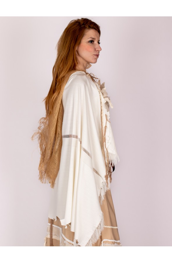 Capa medieval blanca con flecos y...