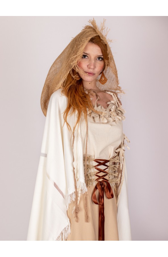 Capa medieval blanca con flecos y...