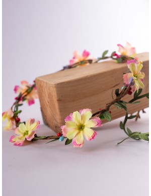 Corona de flores rosa y verde