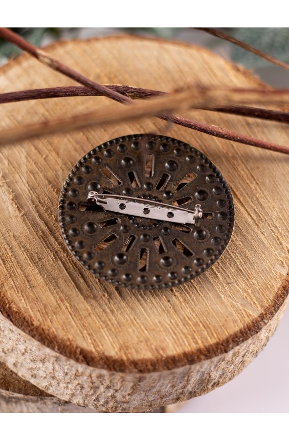Roman Wood Brooch by YuteCrea