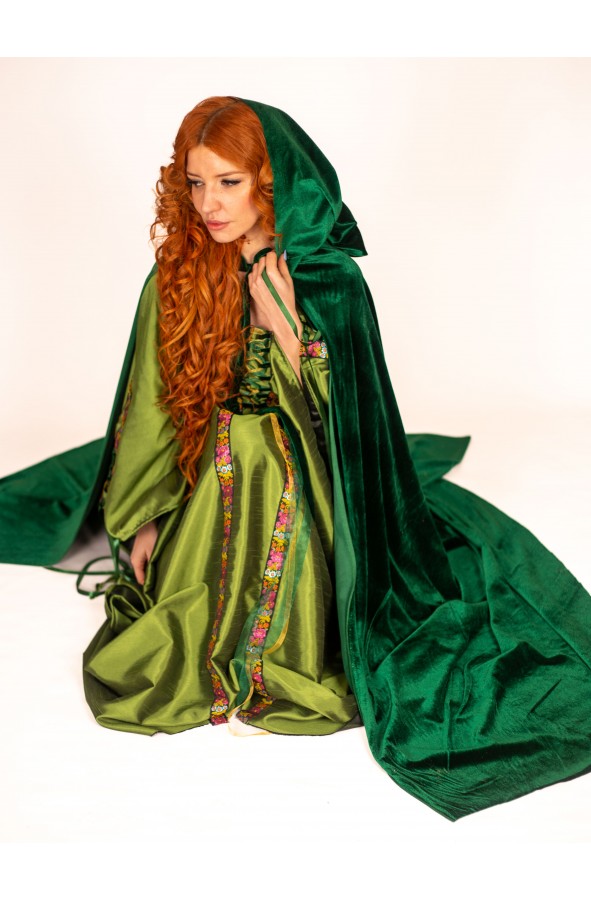 Green Velvet Medieval Cloak: Elegance...