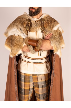 Capa de piel de conejo –...