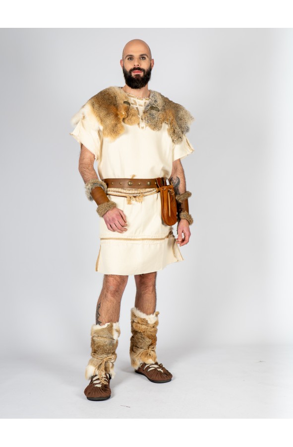Traje celta-vikingo en blanco roto...
