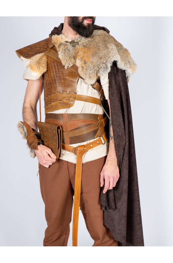 Armadura de medio pecho en cuero...