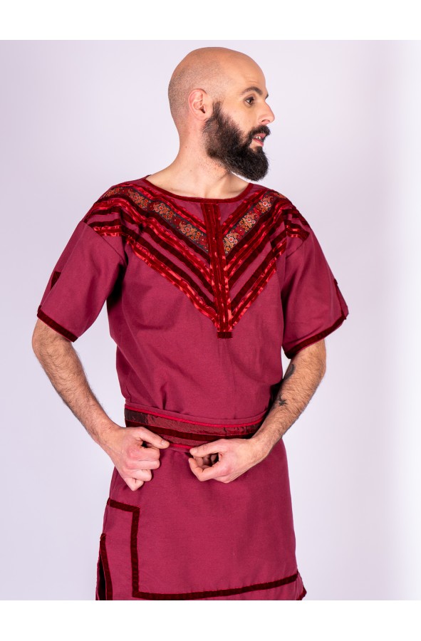 Túnica medieval de noble con terciopelo