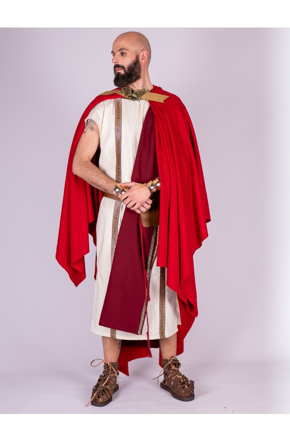 Capa romana roja con cierre de águila...
