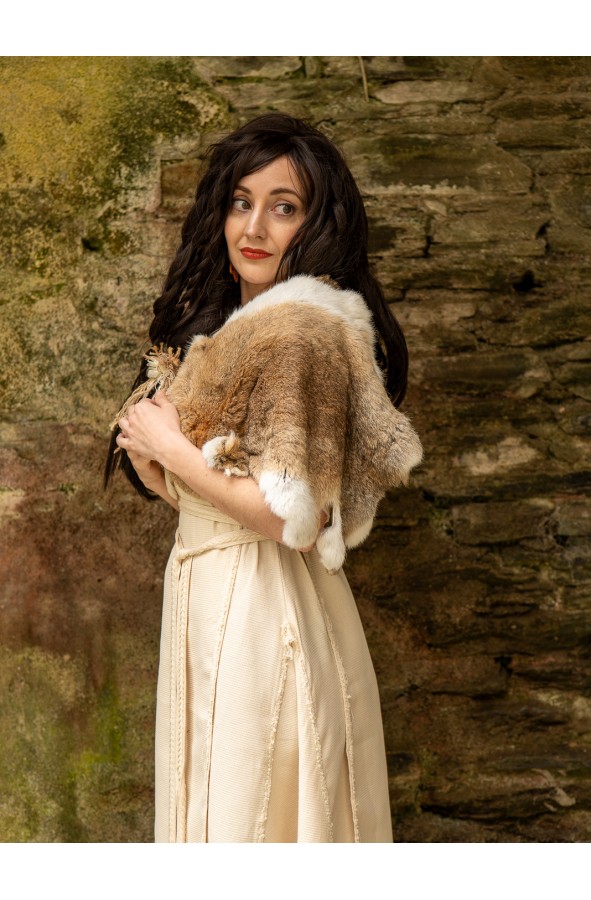 Capa de Conejos con Broche Metálico -...