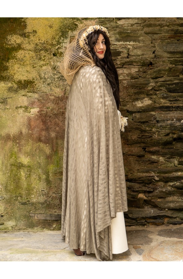 Hooded Cloak with Jute Net – Rustic...
