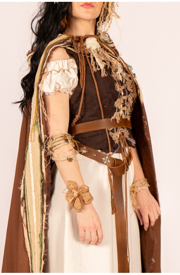 Chaleco de antelina con ojales...