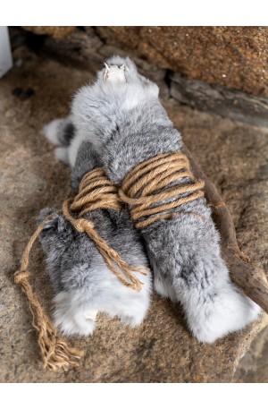 Pieles de conejo grises con...