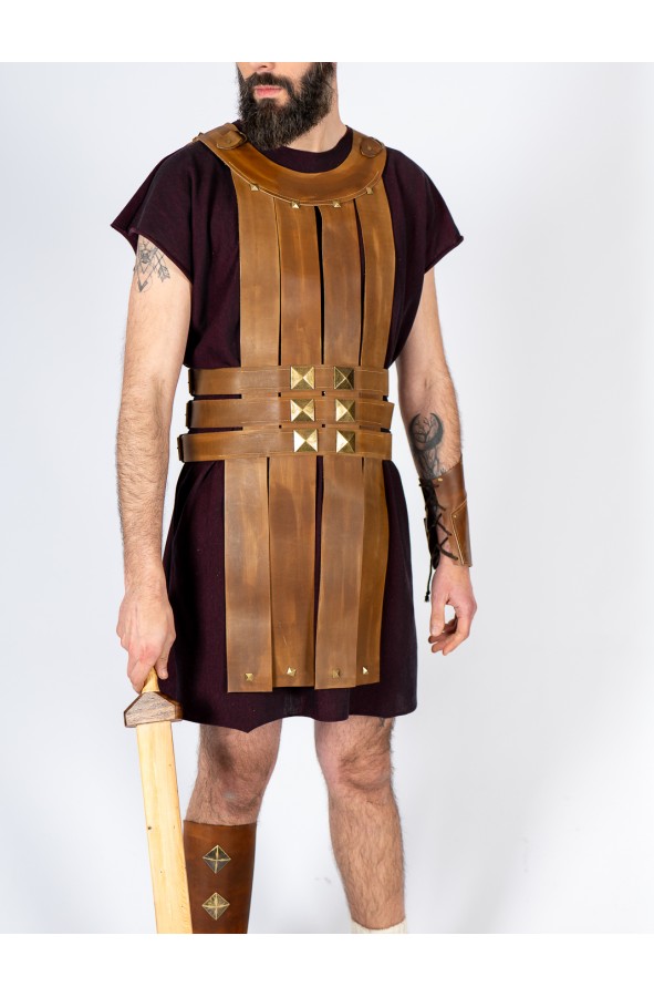 Armadura de gladiador romano en cuero...
