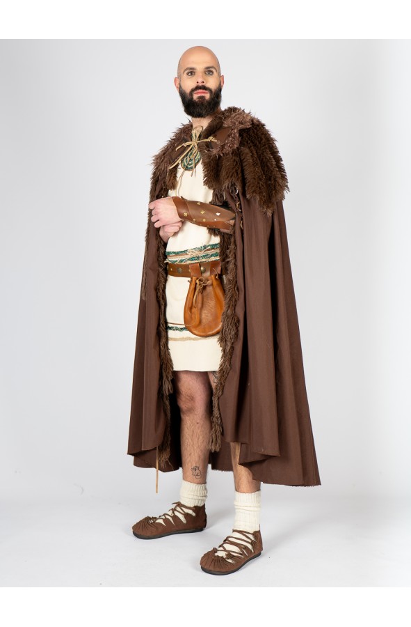 Muñequera de cuero medieval con remaches