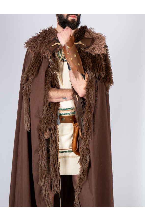 Muñequera de cuero medieval con remaches