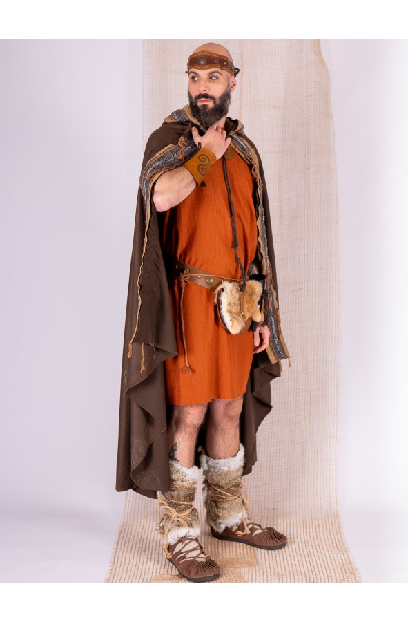 Capa celta y vikinga marrón con capucha