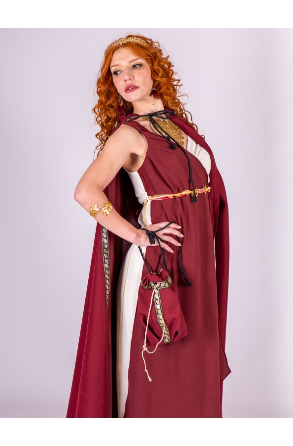 Roman dress in white and deep burgundy