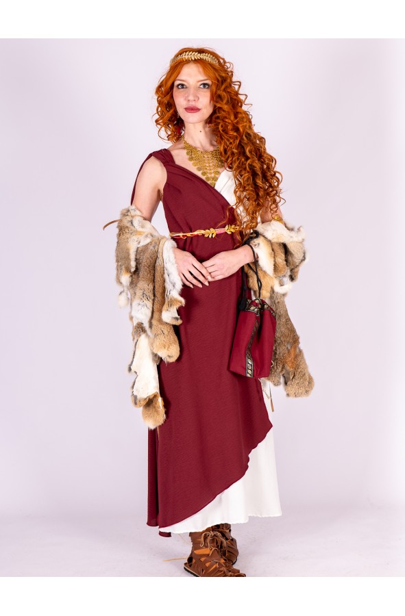 Roman dress in white and deep burgundy
