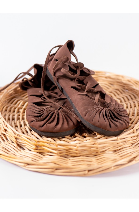 Carbatinas en cuero marrón, calzado...