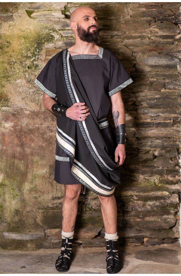 Conjunto romano negro con toga...