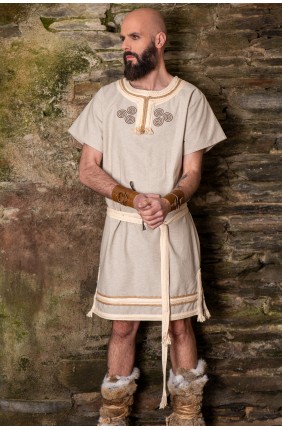 Traje celta crudo con...