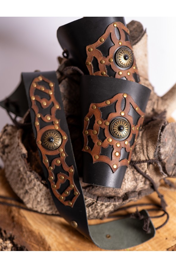 Set de cinturón y brazales de cuero...